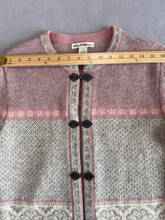 Beautiful Pink & Cream Nordic-Style Wool Cardigan with clasp detail - Picture 7 of 10